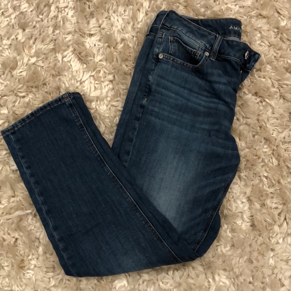 American Eagle size 8 Button Front Tomgirl Jeans